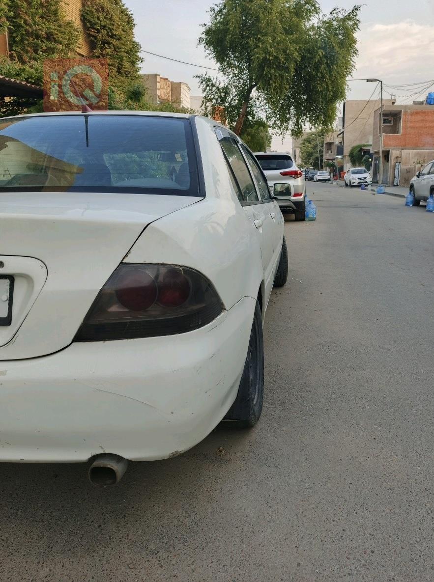 میتسوبیشی لانسەر